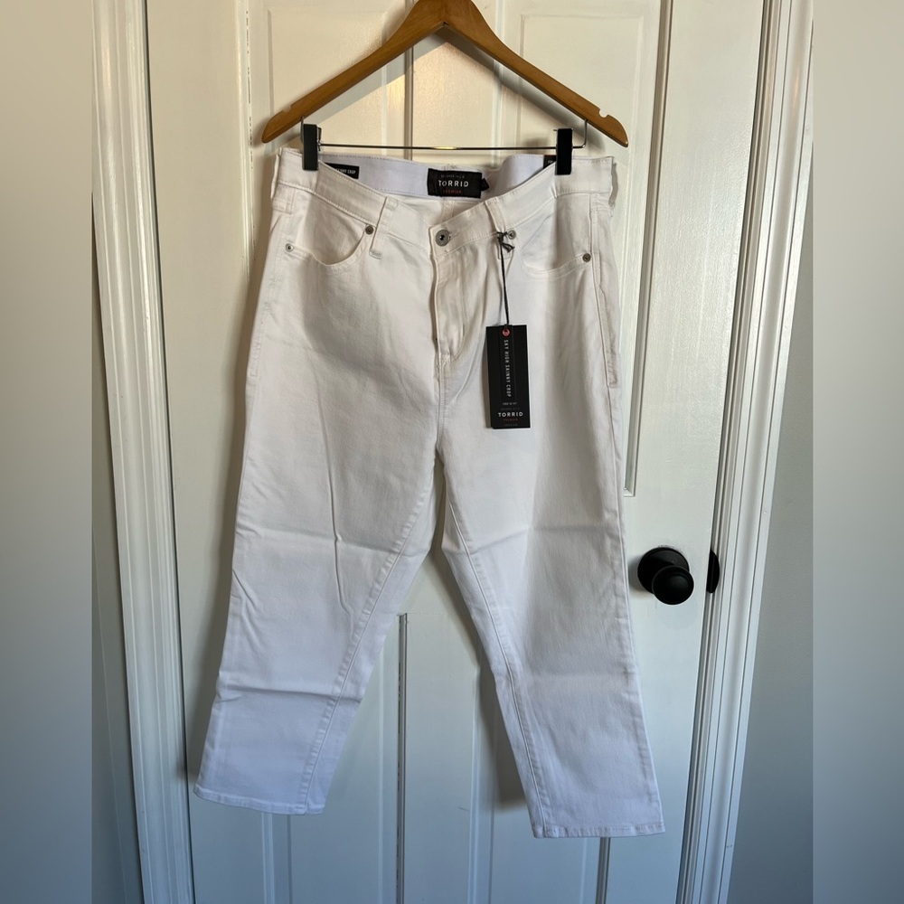 NWT Torrid Sky High Skinny Crop Jeans in White